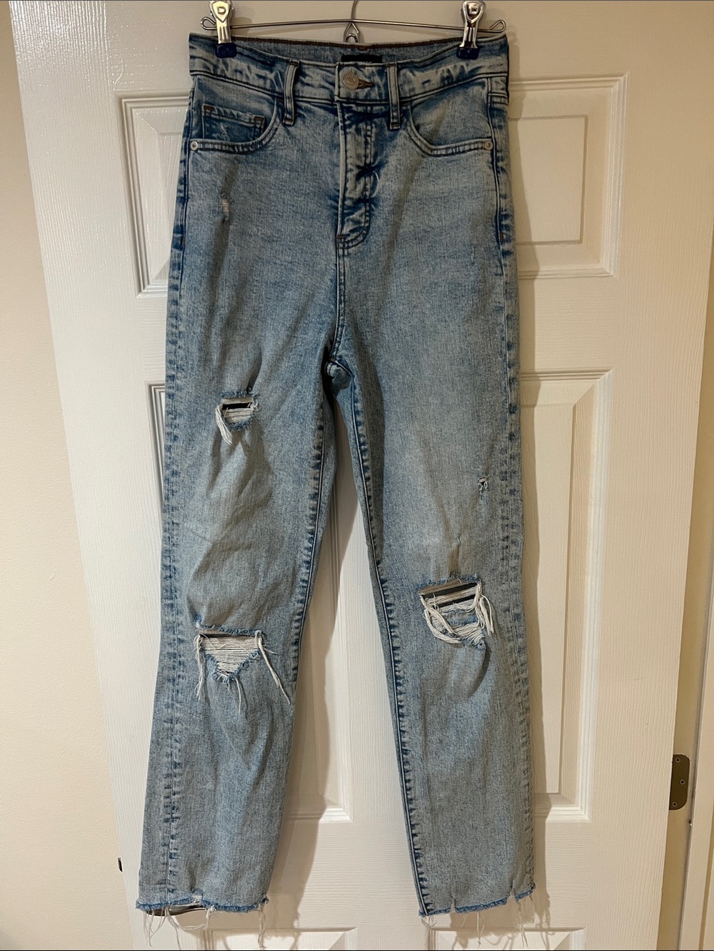 EXPRESS SUPER HIGH RISE DISTRESSED LIGHT WASH JEANS SIZE 2R